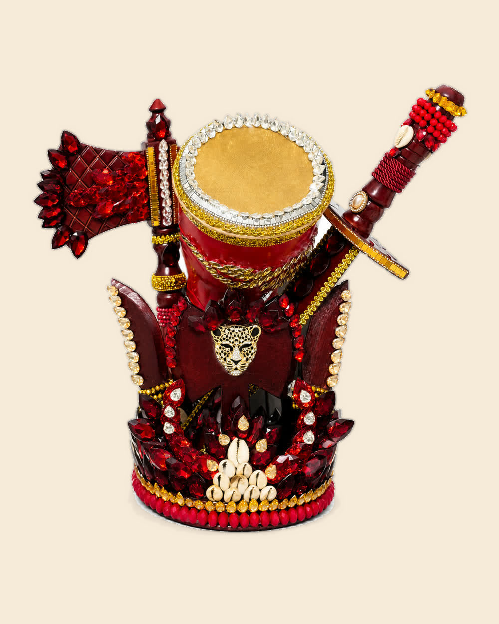 Corona de Changó roja con tambor, hacha y espada de madera