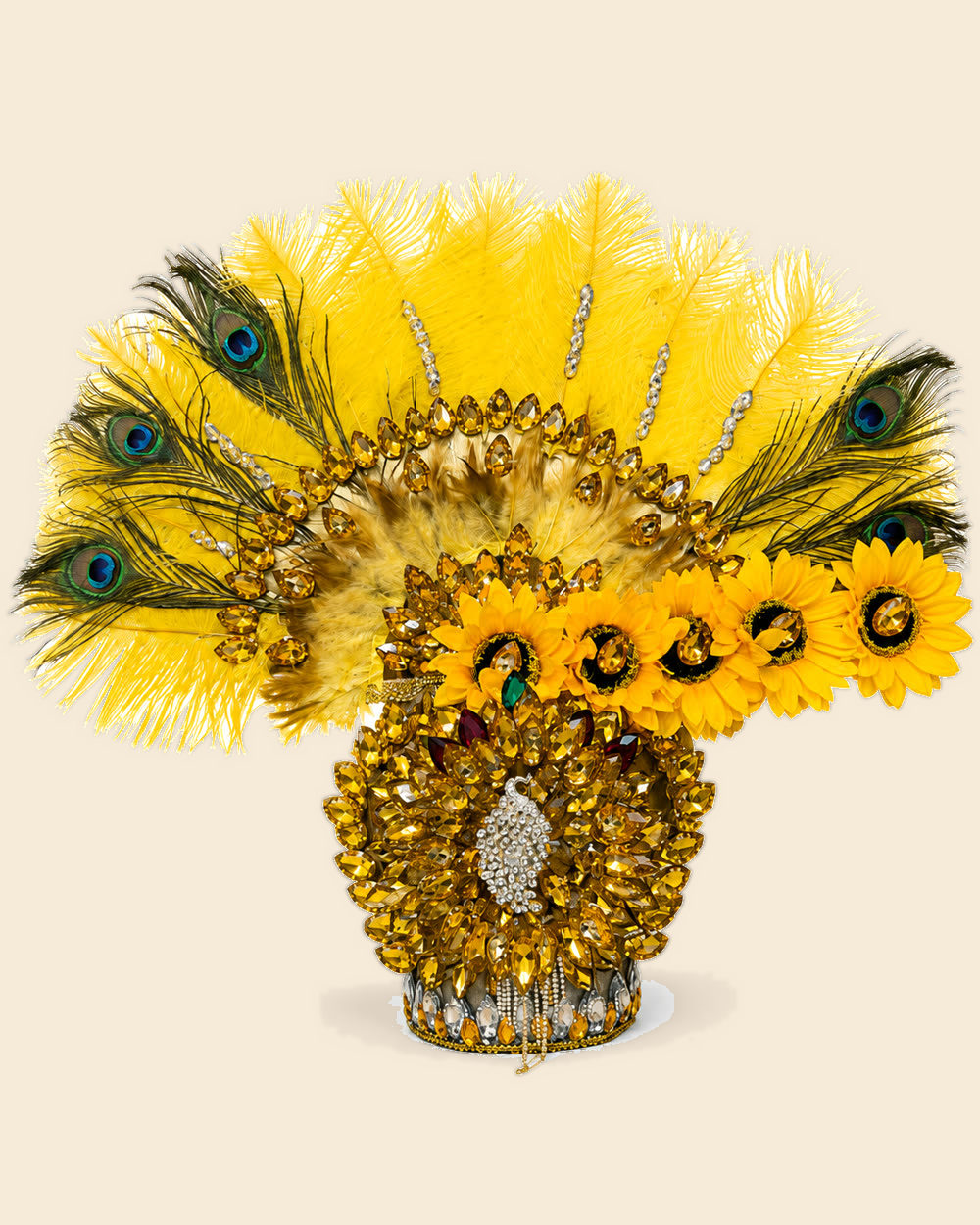 Corona de Ochún con abanico de plumas amarillas, girasoles y pavo real de cristal