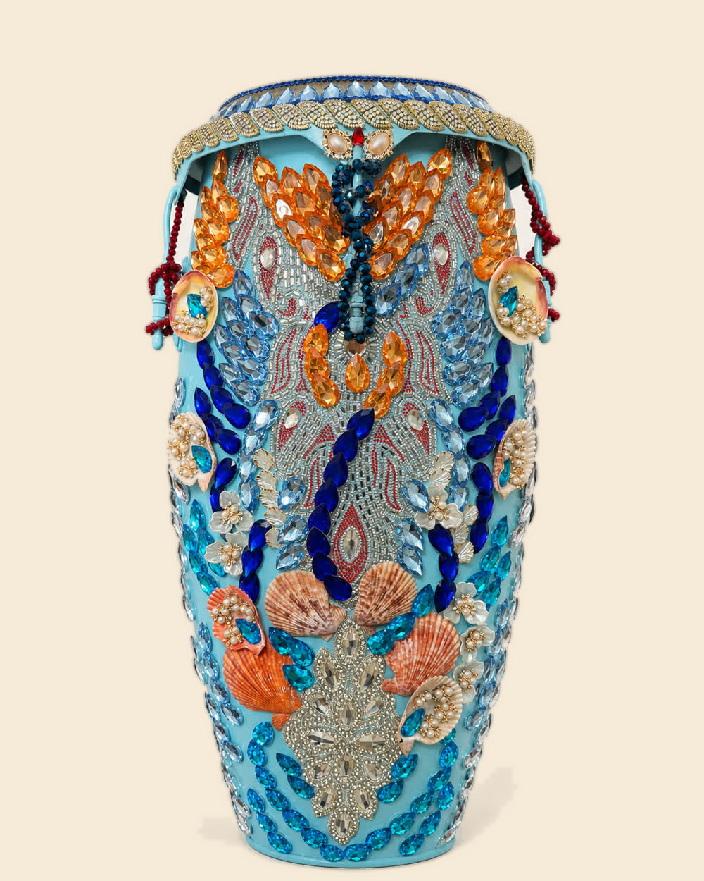 Tambor de Yemayá azul con caracoles, perlas y cristales